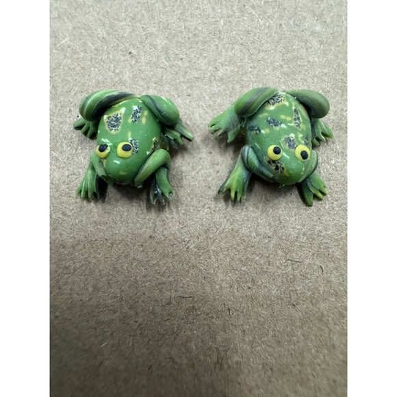 Handmade Polymer Clay Green Frog Post Back Stud Earrings Toad Detailed - Picture 2 of 7